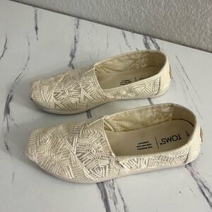 TOMS Alpargata Natural Geo Lace slips on size W 7 white cream